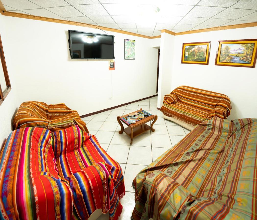 Mashy'S Hostal Otavalo Esterno foto