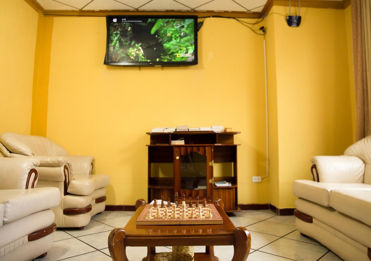 Mashy'S Hostal Otavalo Esterno foto